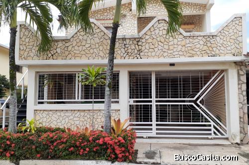 SKY GROUP PLATINUM VENDE Casa en Las Quintas Naguanagua.