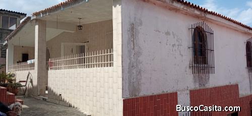 Apartamento tipo quinta de 200mt2 en el junquito urb. privada