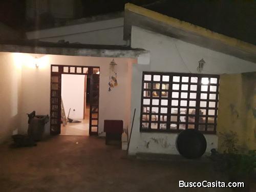 Apartamento tipo quinta de 300mt2 en el junquito urb. privada 