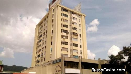 SKY GROUP PLATINUM VENDE Local en la Av. Bolivar, Torre Valencia