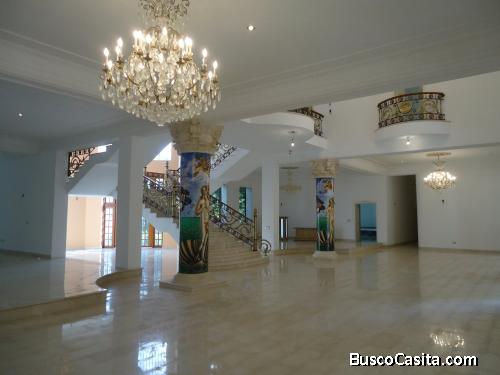 VENDO MANSION COUNTRY CLUB CHACAO PARA CAMARADAS.-