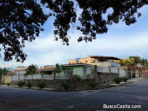 CASA DE ESQUINA EN URB. EL BOSQUE  VALENCIA FOC-770 