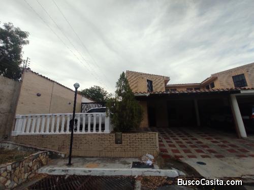 Casa dos niveles res Valleserino san diego