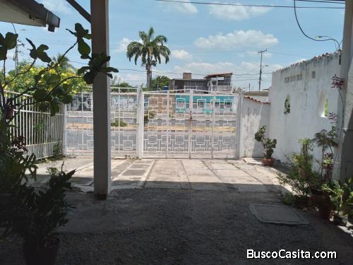 Casa ubicada en zona Residencial y Comercial 