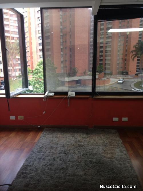 Bella oficina con cubículos en la Torre Humboldt Prados del Este