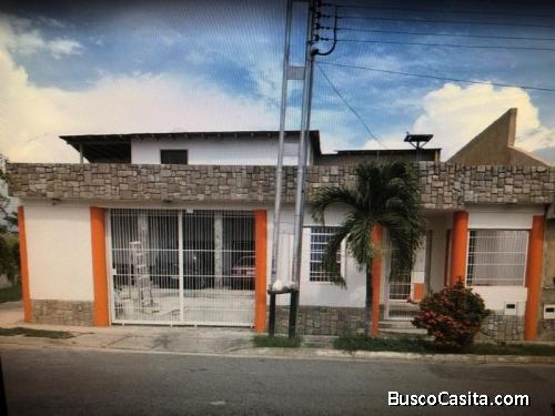 CASA EN CIUDAD ALIANZA CON 5 ANEXOS