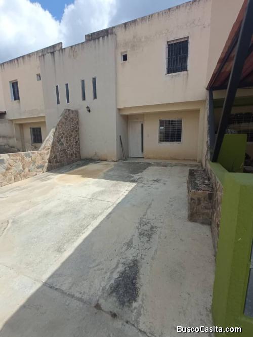 SKY GROUP PLATINUM VENDE Townhouse en Villas de San Rafael