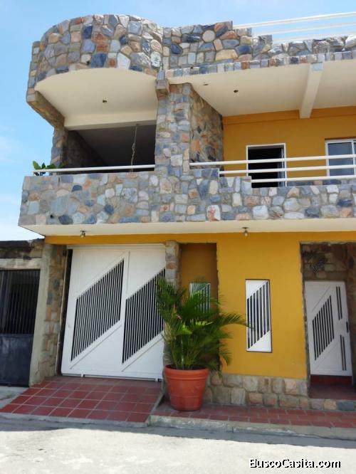 Sky Group vende casa en Puerto Cabello con vista al mar, 3 habitaciones,3 puestos de estacionamiento