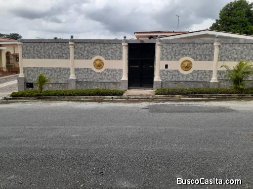 SKY GROUP PLATINUM VENDE Casa en la Viña, Valencia