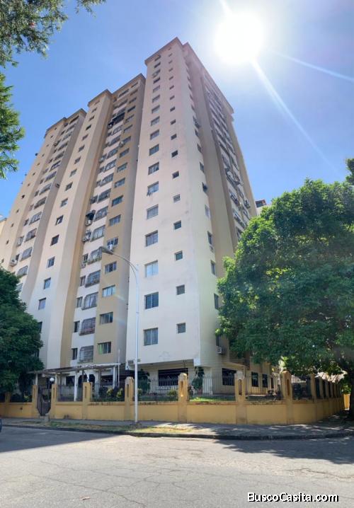 SKY GROUP PLATINUM ALQUILA Apartamento en Prebo I, Res. Benidor.