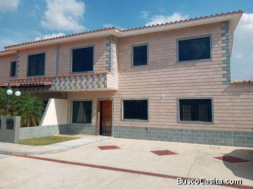 SKY GROUP PLATINUM VENDE Casa en Terranostra, San Diego.