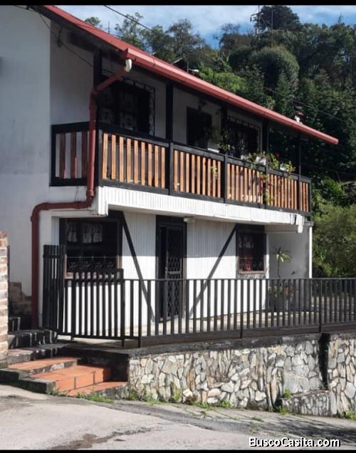 SKY GROUP PLATINUM VENDE Casa en La Colonia Tovar.