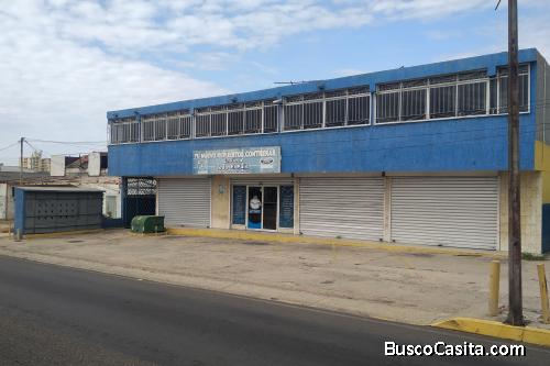 Centro Comercial en Avenida Delicias. 1399mtrs en dos pisos.