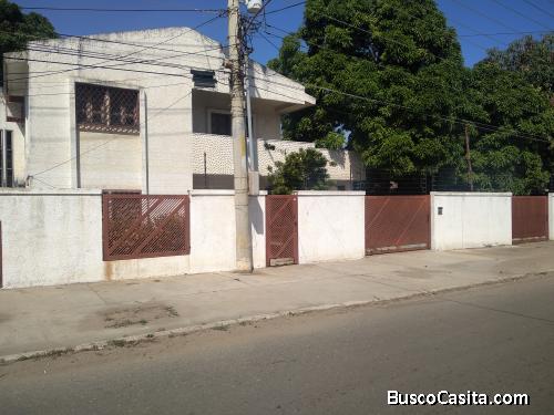 Casa Comercial Avenida Pcpal. Barrio Los Olivos