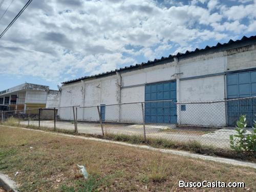 SKY GROUP PLATINUM VENDE Galpón en zona industrial