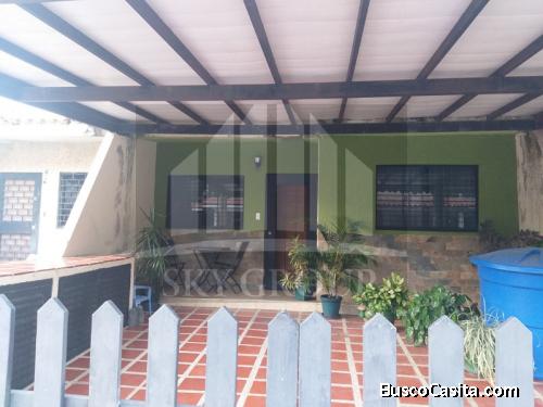 SKY GROUP PLATINUM VENDE Casa en Lomas de la Hacienda