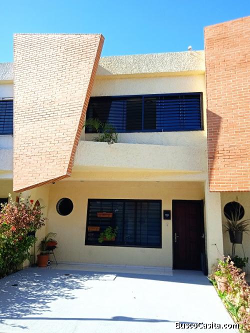 SKY GROUP PLATINUM VENDE TownHouse en Mucubaji, Guayabal