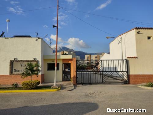 Se Vende Casa en Res. Villas de Monte Carmelo, San Diego.