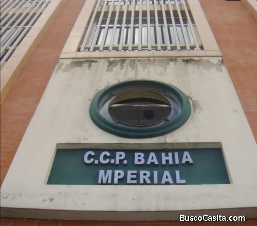 En Venta Local Comercial en el C.C.P Bahía Imperial.