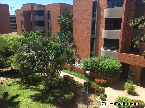 Apartamento amoblado de tres habitaciones