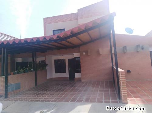 SKY GROUP PLATINUM VENDE TownHouse en Manantial Dorado