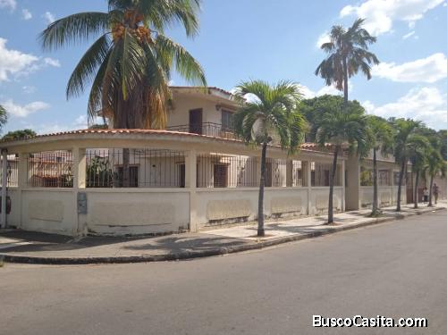 Venta de casa en los caobos, avenida principal 