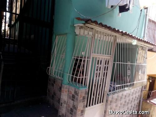 Remato casa parte alta,  por viaje, terreno propio a una cuadra metro plaza Sucre