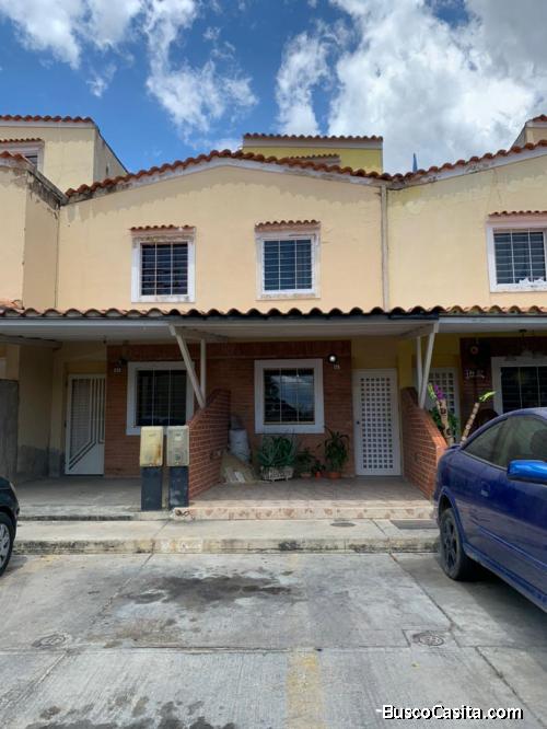 SKY GROUP PLATINUM VENDE TownHouse en Laguna Club