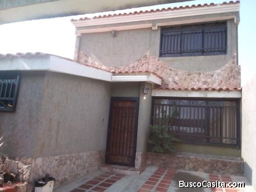 CASA EN VENTA URB LA PICOLA API 33024