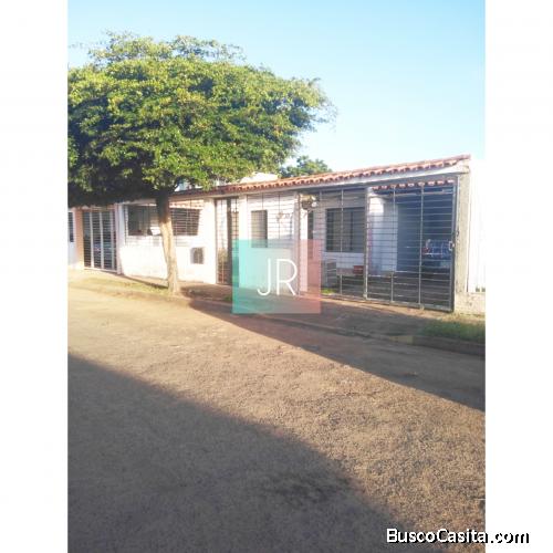 CASA en la URB. NARA, Av. Atlántico. 