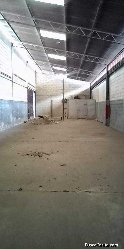 EN ALQUILER GALPON CON SU CAVA CUARTO, BAÑO, VENTILACION.