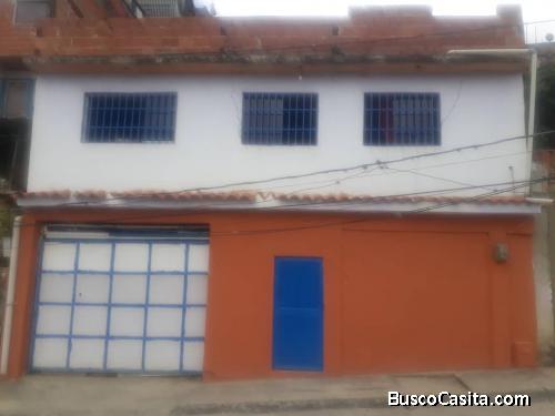 Dos Casas en una en Baruta Cerca de La Plaza de Baruta