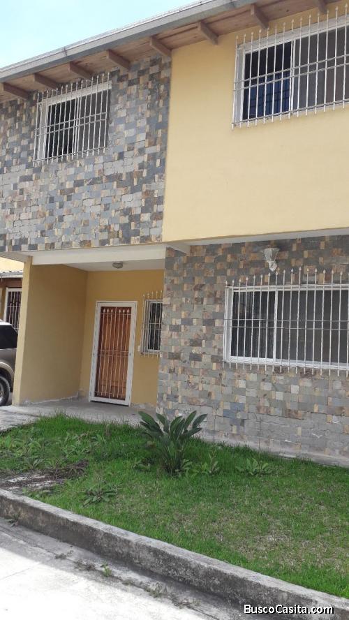 Venta de Casas a Estrenar Los Teques  Bosque Alto 