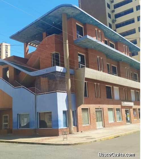 EN ALQUILER LOCALES PARA OFICINAS, EN CALLE GUARAGUAO DE PUERTO LA CRUZ