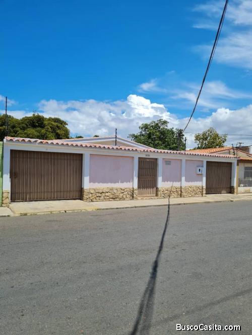 EN VENTA CASA EN LA URB. URDANETA DE BARCELONA, CERCA A LA AV, COUNTRY CLUB