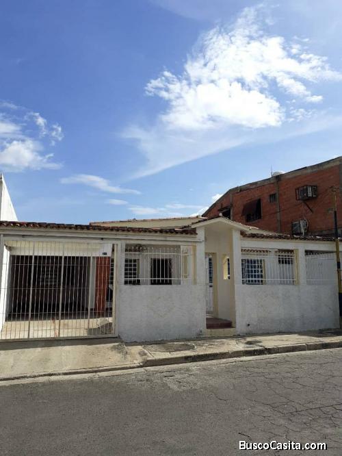 Casa Quinta ubicada en la Urbanización Tarapio de Naguanagua 250 mts de Construcción