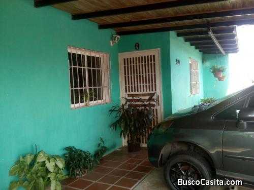 CASA EN VENTA ZONA INDUSTRIAL. URB. JUANA LA AVANZADORA