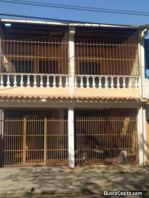 SKY GROUP PLATINUM VENDE Casa en La Esmeralda