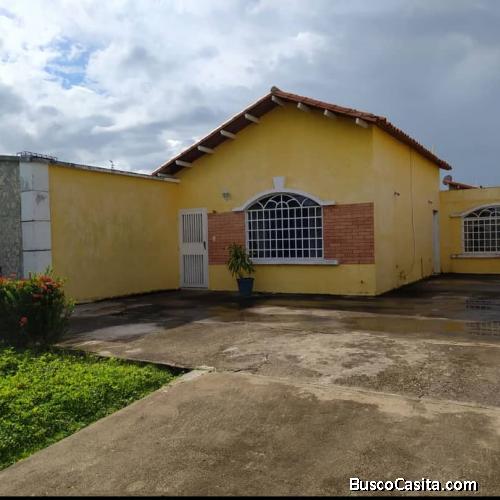 CASA EN VENTA ZONA INDUSTRIAL. URB. LAGUNA PARAÍSO