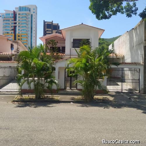 SKY GROUP PLATINUM VENDE Casa en Las Chimeneas.