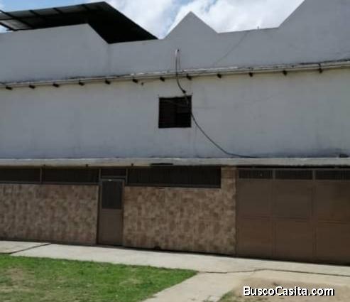 Amplia casa en venta zona comercial 