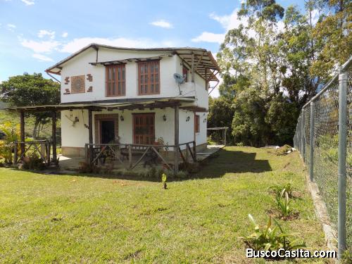 Casa en venta estilo cabaña, Loma de Los Ángeles