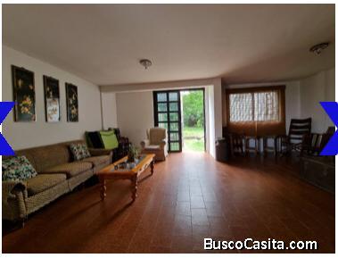 Casa de 2 pisos 4 habitaciones 3 baños sala comedor lavadero y un amplio patio 