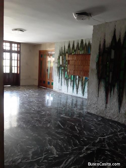 Vendo aparatmento en la Avenida Bolívar Norte Urbanización la Ceiba