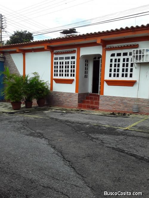 Vendo bella  Casa Comercial en Urbanización Bella Florida Valencia
