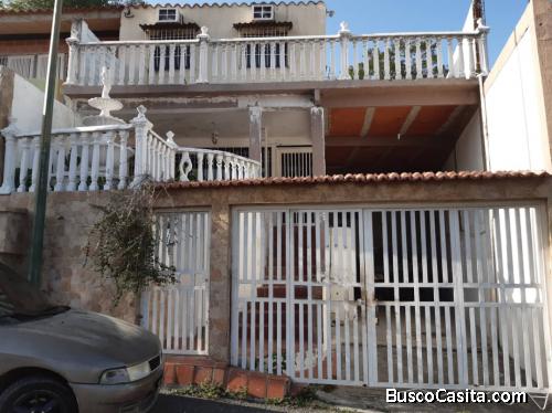 Casa en Guatire, Miranda 5 habitaciones 4 baños EN VENTA