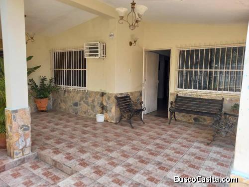 SKY GROUP Platinum  Vende casa en la Urb. La Esmeralda. San Diego