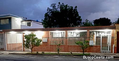 ESPECTACULAR CASA-QUINTA EN ZONA TRANQUILA Y SEGURA