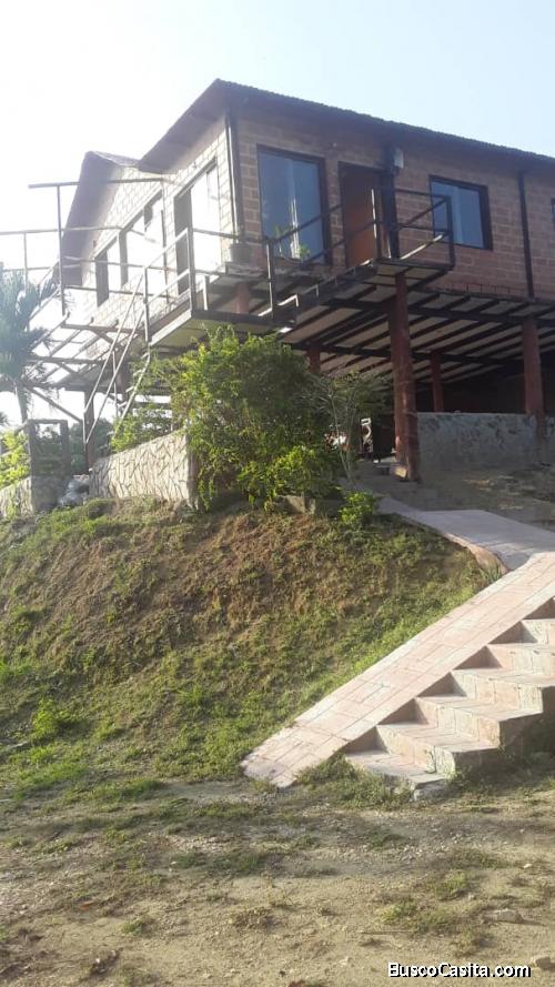 SKY GROUP PLATINUM VENDE Casa con terreno en La Castillera.