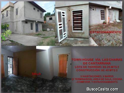 Town House. Las Charas Vía Cantarrana. Zona tranquila.